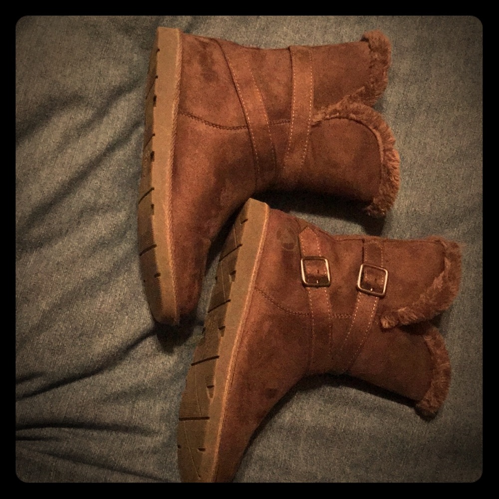 airwalk fuzzy boots